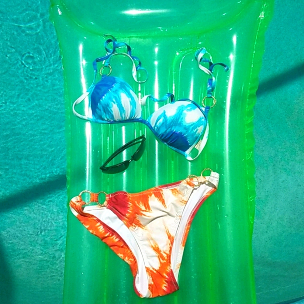 Trina Turk RARE SEXY Tie-Dye Push-Up Bikini - Picture 5 of 9